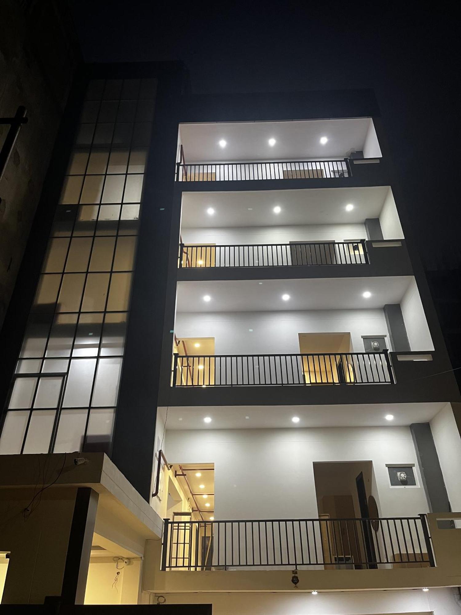 Roomquet Comfort Inn Allāhābād Junction Exterior foto